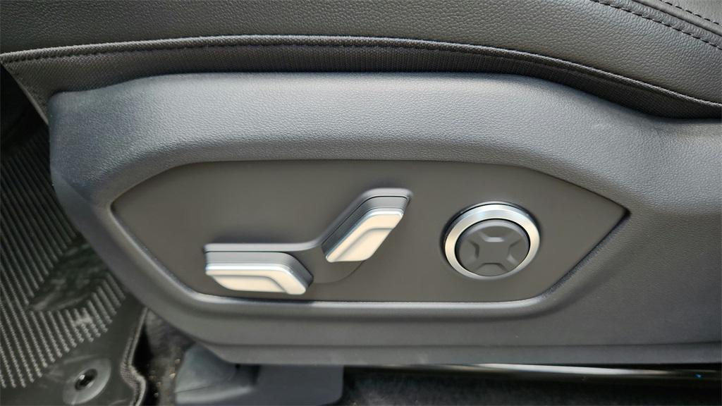 new 2025 Hyundai Santa Fe car, priced at $46,725