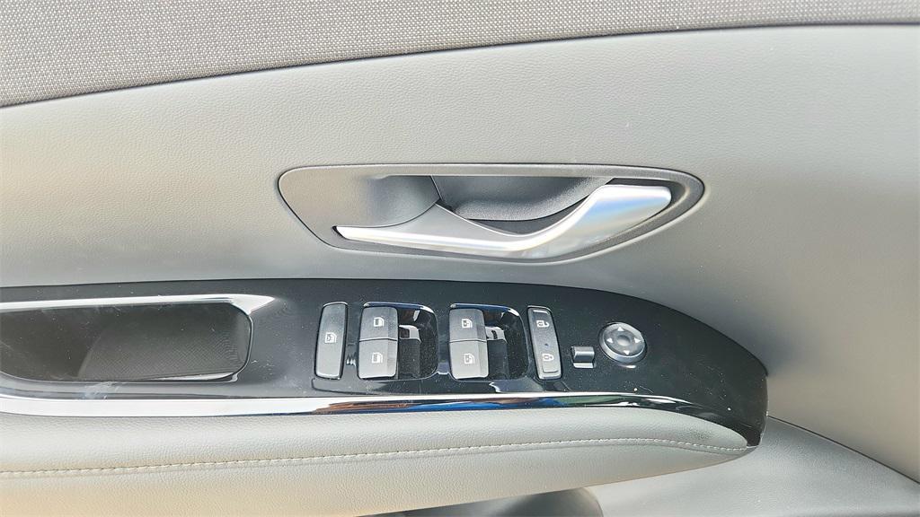 new 2025 Hyundai TUCSON Hybrid car, priced at $34,960