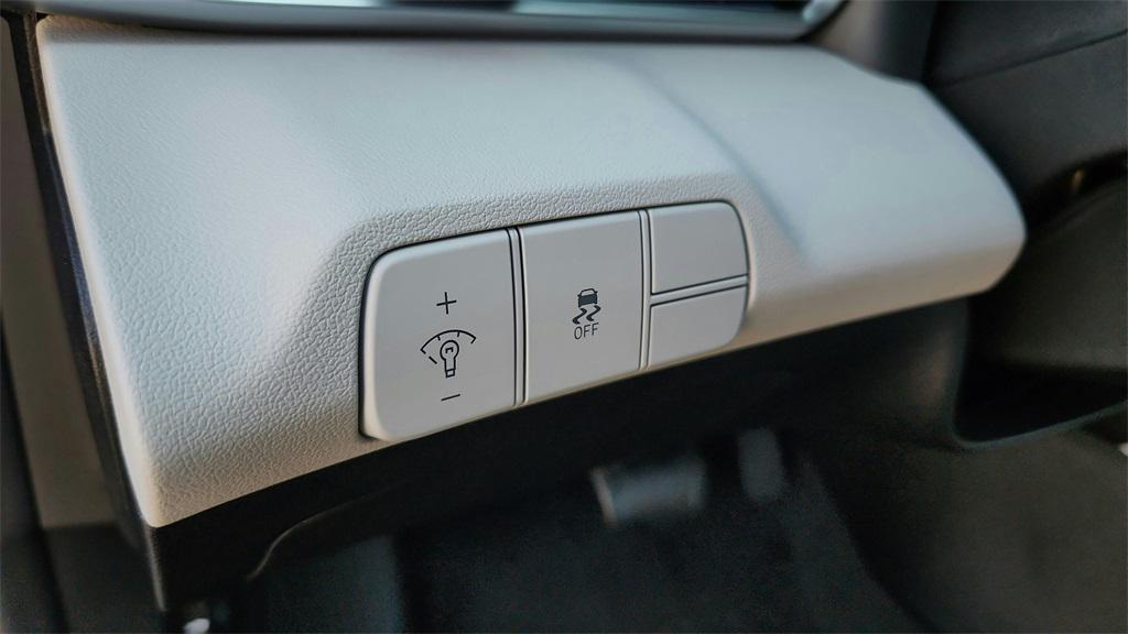 new 2025 Hyundai Elantra car, priced at $27,880