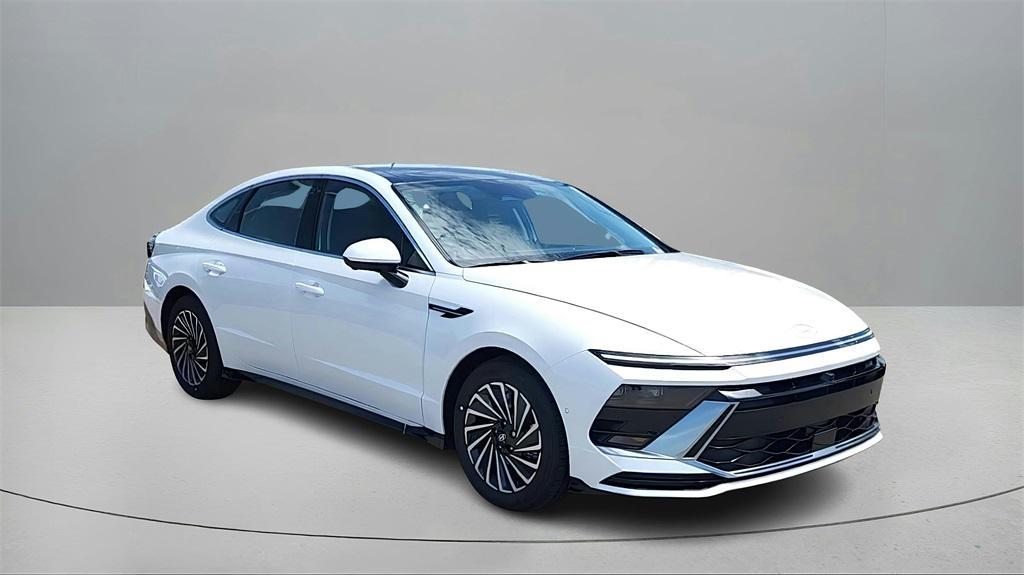 new 2025 Hyundai Sonata Hybrid car, priced at $37,990