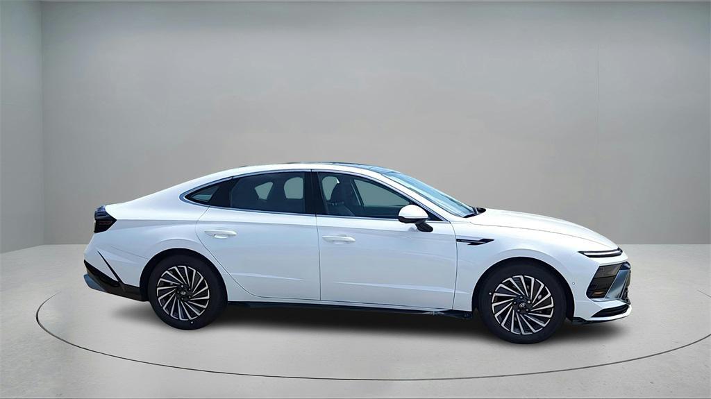 new 2025 Hyundai Sonata Hybrid car, priced at $37,990