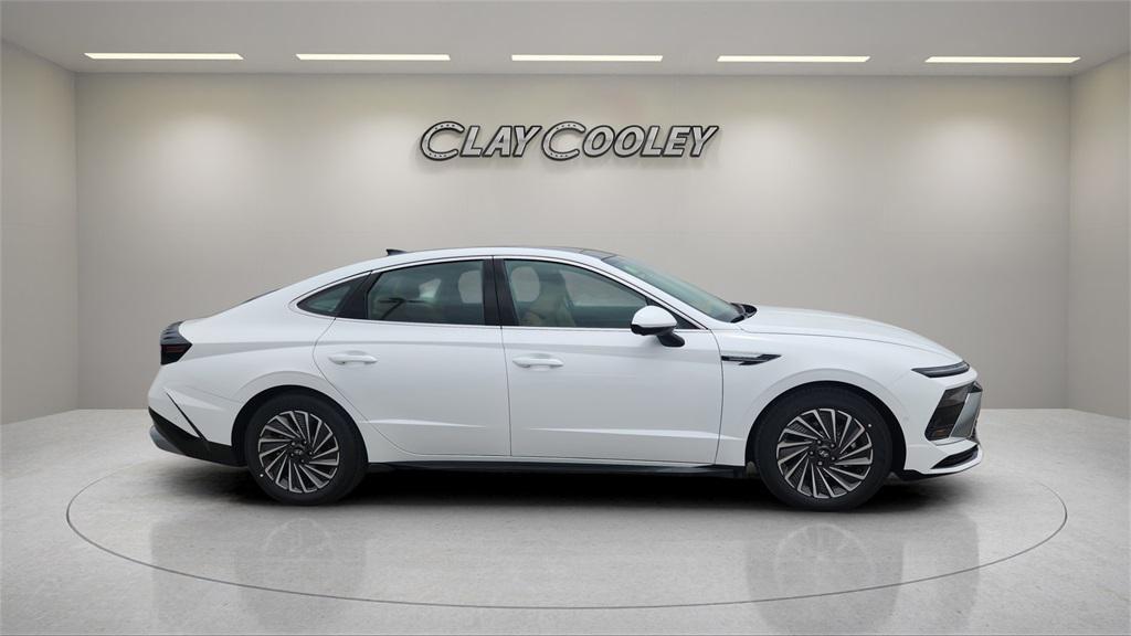 new 2025 Hyundai Sonata Hybrid car, priced at $37,780