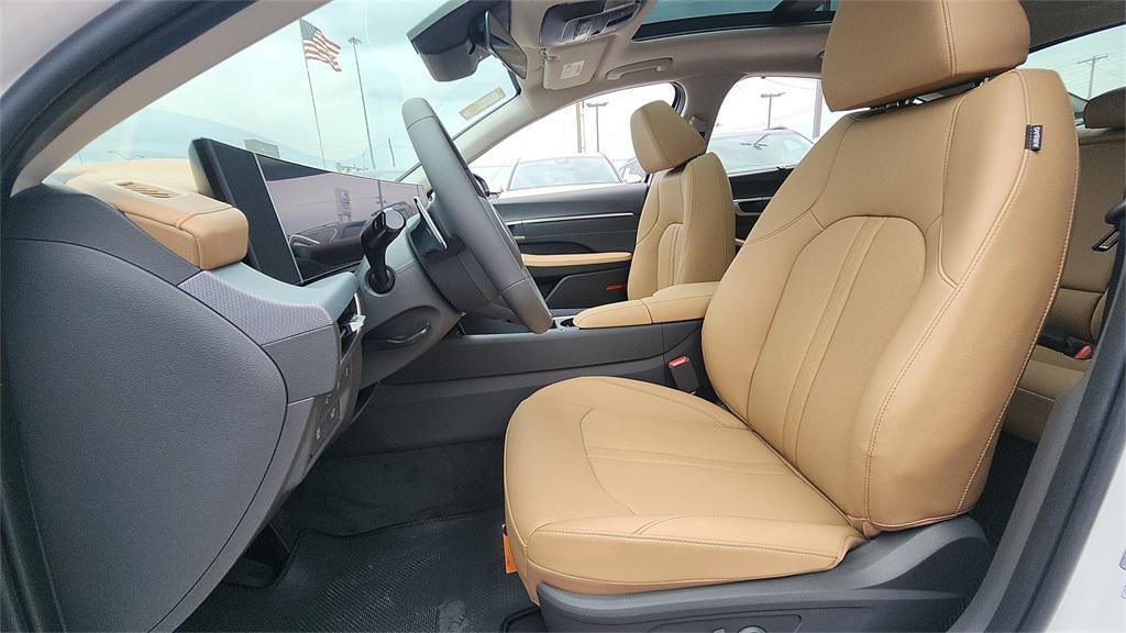 new 2025 Hyundai Sonata Hybrid car, priced at $37,780