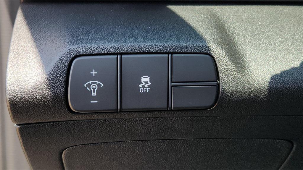 new 2025 Hyundai Elantra car, priced at $27,880