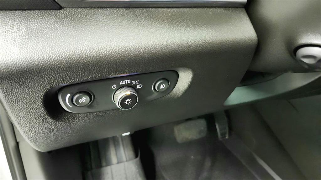 used 2021 Chevrolet Traverse car, priced at $22,998