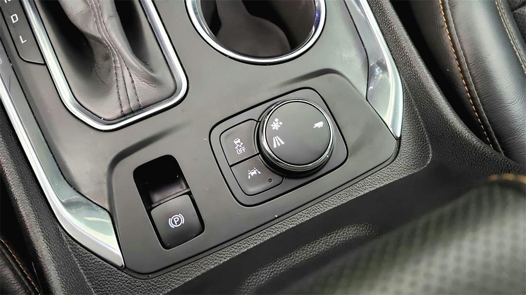 used 2021 Chevrolet Traverse car, priced at $22,998