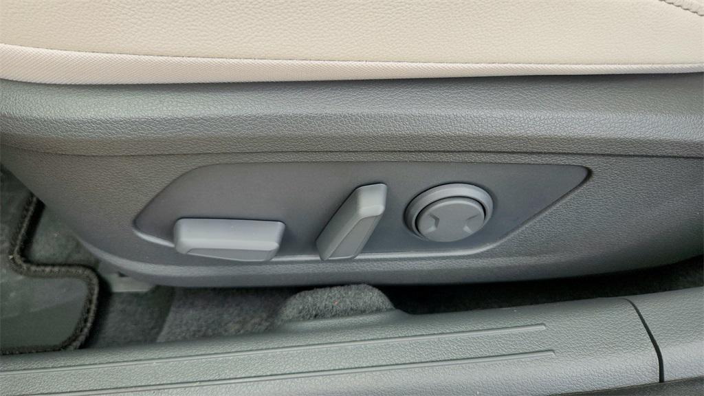 new 2025 Hyundai Sonata Hybrid car, priced at $37,658