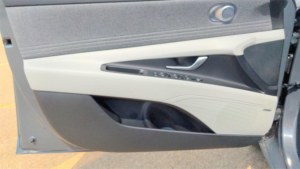 new 2025 Hyundai ELANTRA HEV car, priced at $29,185