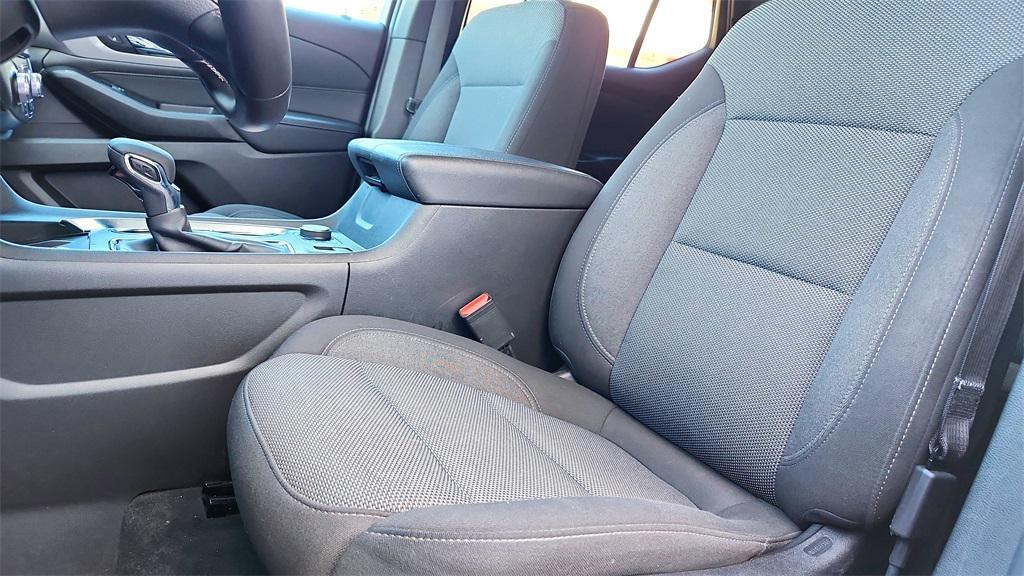 used 2023 Chevrolet Traverse car, priced at $30,998