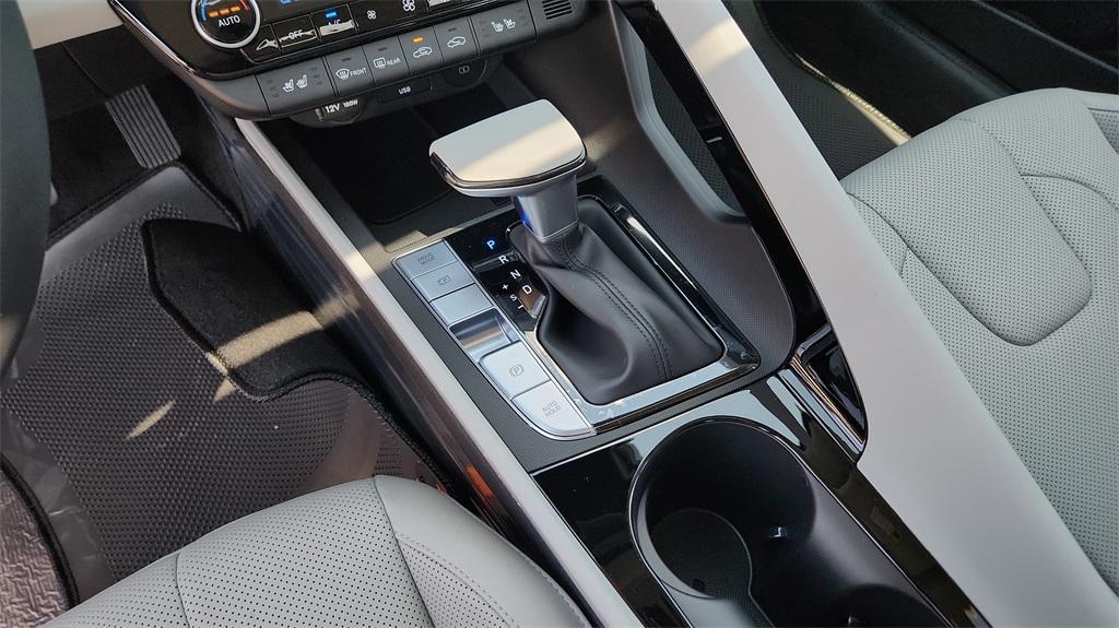 new 2025 Hyundai Elantra car, priced at $28,425
