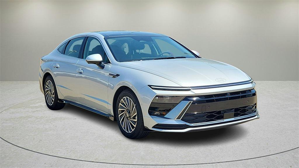 new 2025 Hyundai Sonata Hybrid car, priced at $37,490