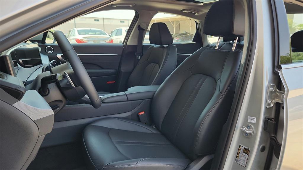 new 2025 Hyundai Sonata Hybrid car, priced at $37,490