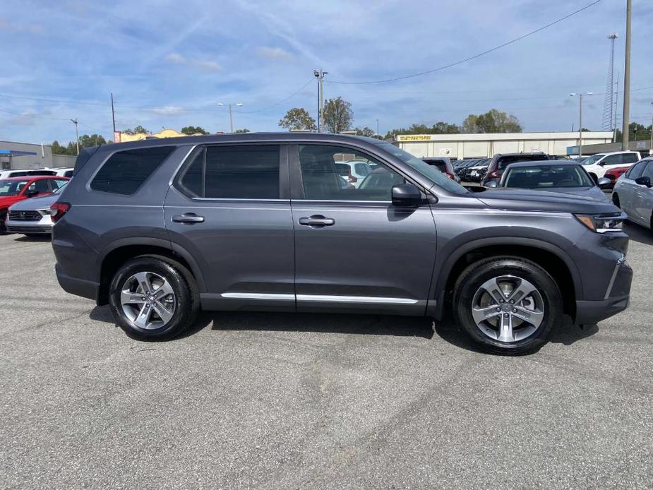 new 2025 Honda Pilot car, priced at $45,625