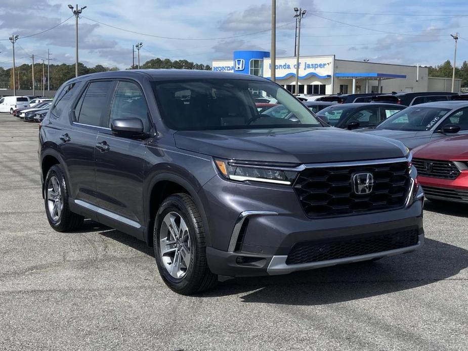 new 2025 Honda Pilot car, priced at $45,625