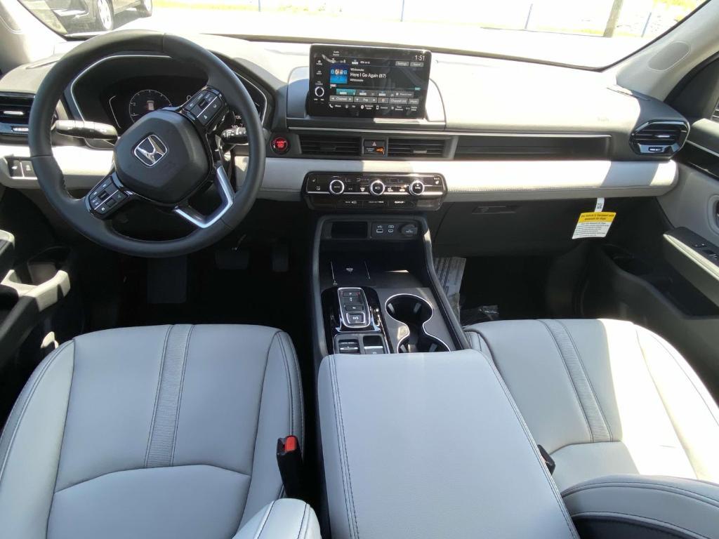 new 2025 Honda Pilot car, priced at $46,885