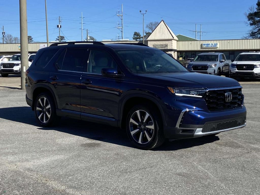 new 2025 Honda Pilot car, priced at $48,950