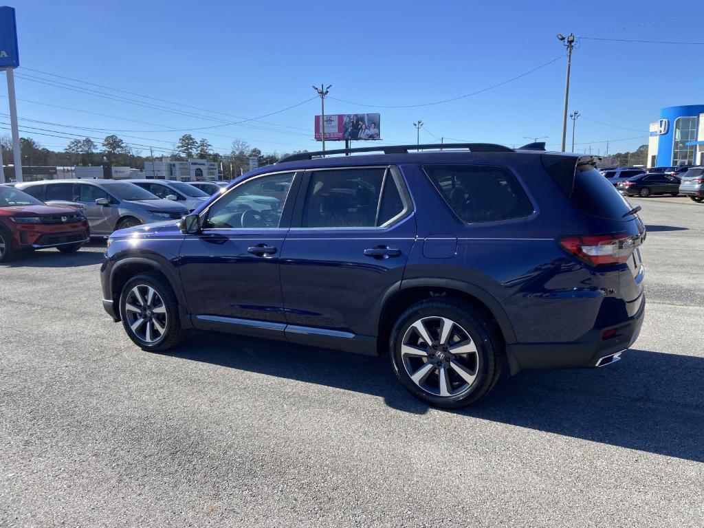 new 2025 Honda Pilot car, priced at $48,950