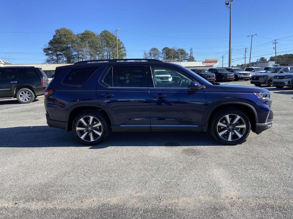 new 2025 Honda Pilot car, priced at $48,950