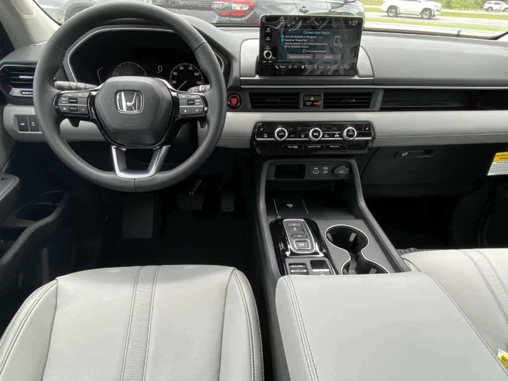 new 2025 Honda Pilot car, priced at $44,950
