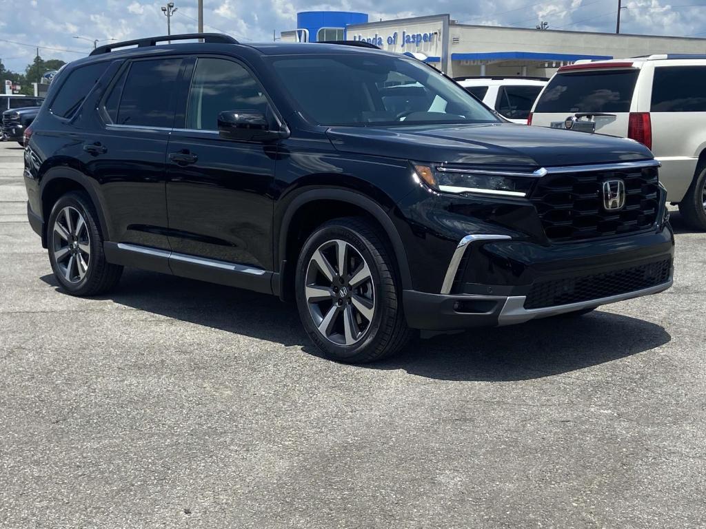 new 2025 Honda Pilot car, priced at $49,680