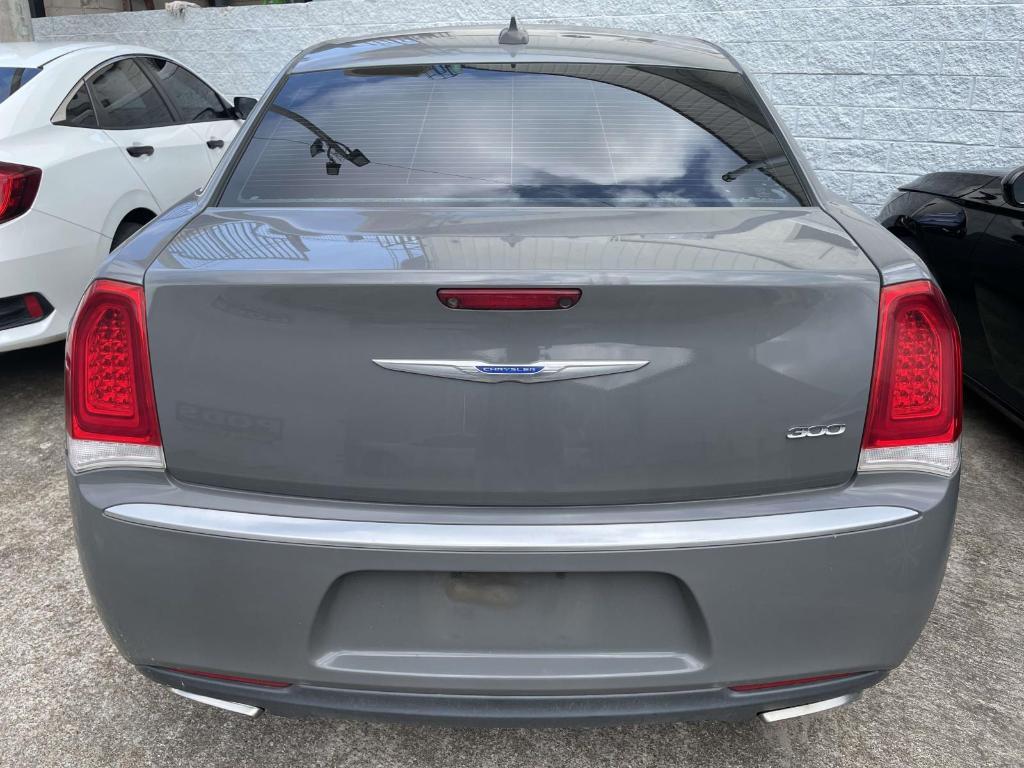 used 2018 Chrysler 300 car
