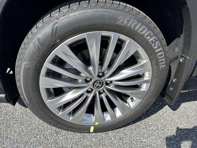 new 2025 Toyota Highlander car, priced at $54,053