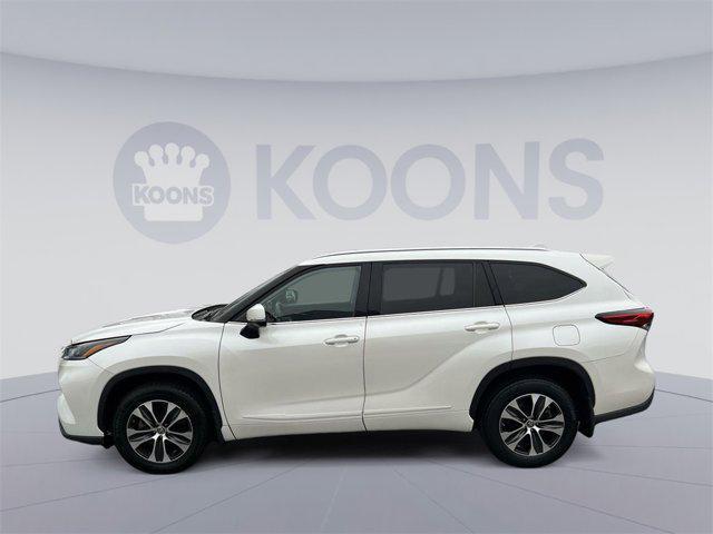 used 2021 Toyota Highlander car, priced at $32,200