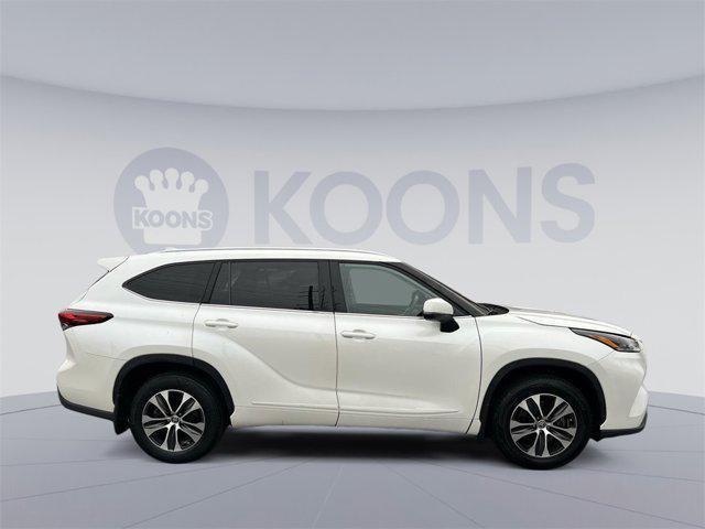 used 2021 Toyota Highlander car, priced at $32,200