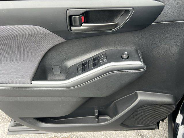 used 2024 Toyota Highlander car, priced at $33,085