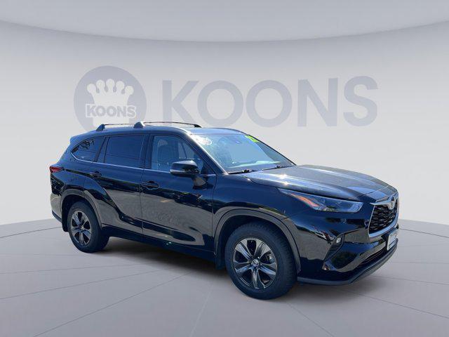 used 2022 Toyota Highlander car, priced at $34,385
