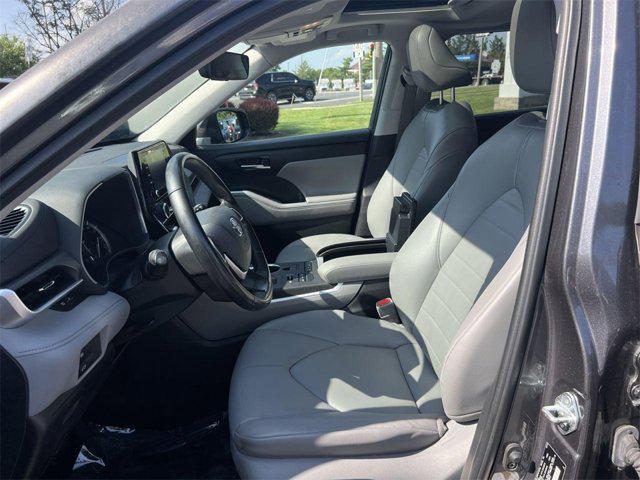 used 2022 Toyota Highlander car, priced at $38,400