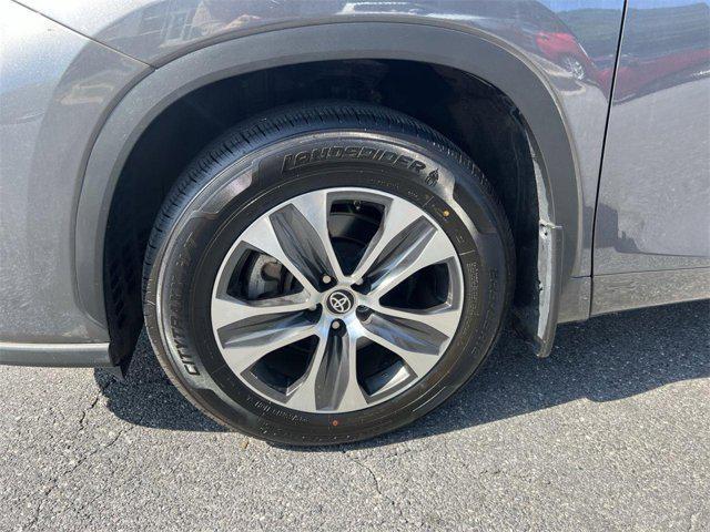 used 2022 Toyota Highlander car, priced at $38,400