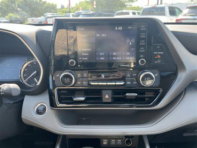 used 2022 Toyota Highlander car, priced at $38,400