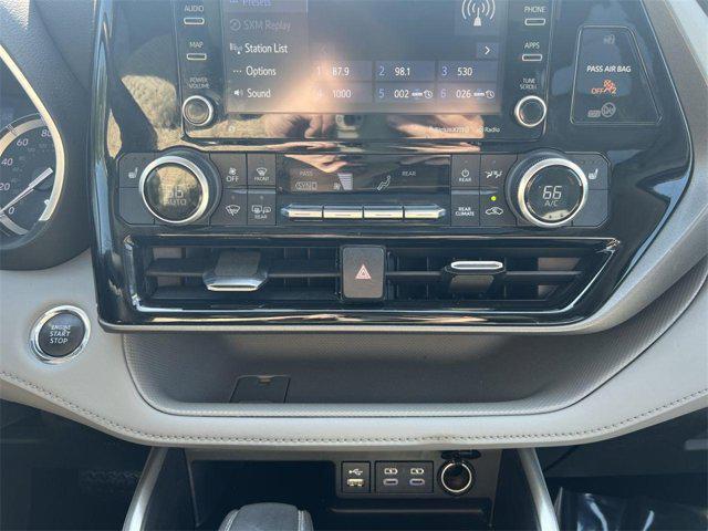 used 2022 Toyota Highlander car, priced at $38,400
