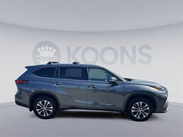 used 2022 Toyota Highlander car, priced at $38,400