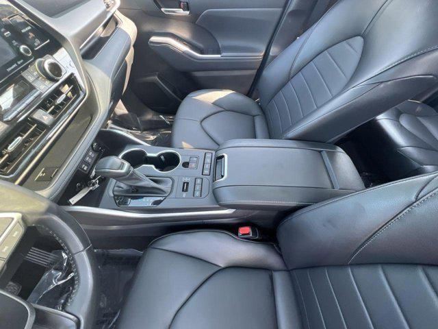 used 2022 Toyota Highlander car, priced at $38,600