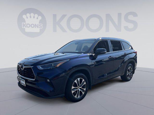 used 2022 Toyota Highlander car, priced at $38,600