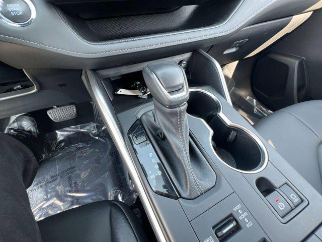 used 2022 Toyota Highlander car, priced at $38,600