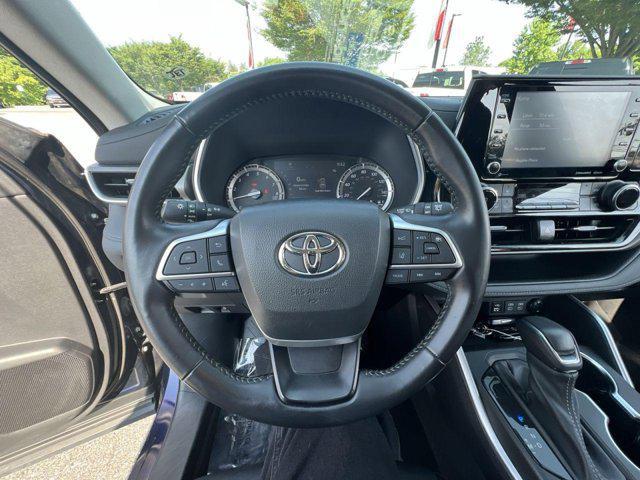 used 2022 Toyota Highlander car, priced at $38,600