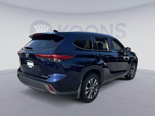 used 2022 Toyota Highlander car, priced at $38,600