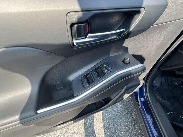 used 2022 Toyota Highlander car, priced at $38,600