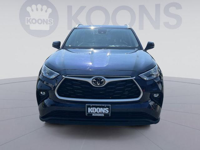used 2022 Toyota Highlander car, priced at $38,600