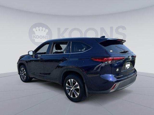 used 2022 Toyota Highlander car, priced at $38,600