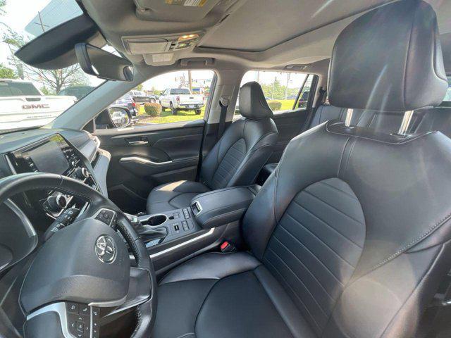 used 2022 Toyota Highlander car, priced at $38,600