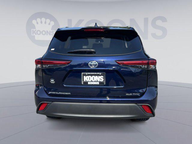used 2022 Toyota Highlander car, priced at $38,600
