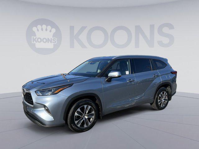 used 2022 Toyota Highlander car, priced at $37,000