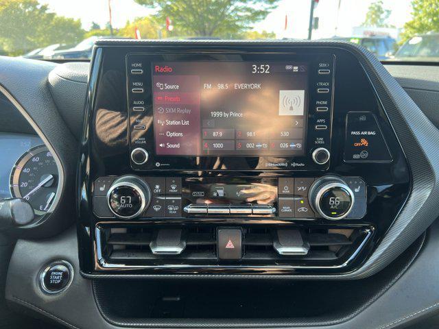 used 2022 Toyota Highlander car, priced at $34,500