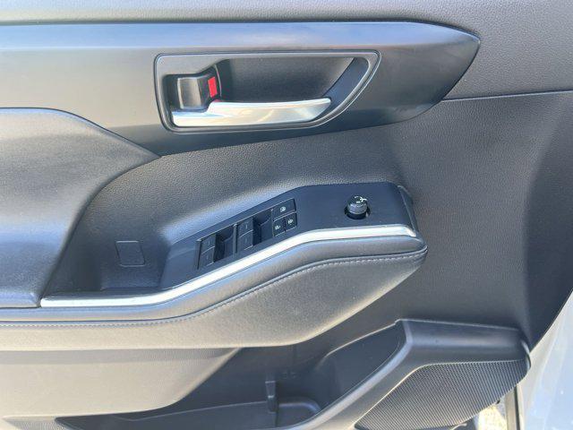 used 2022 Toyota Highlander car, priced at $34,500