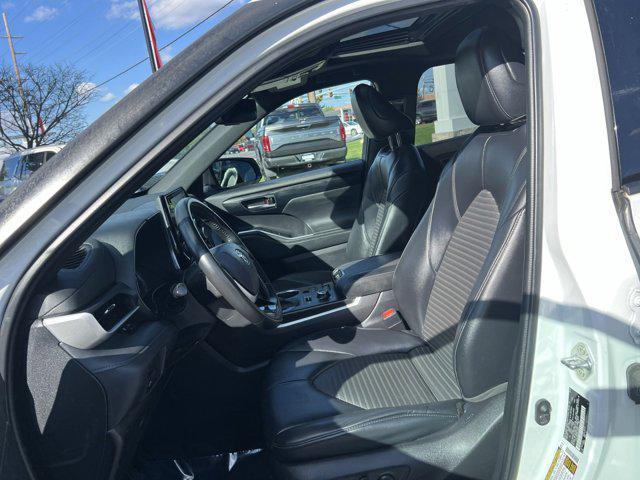 used 2022 Toyota Highlander car, priced at $34,500