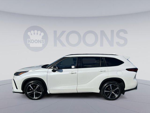 used 2022 Toyota Highlander car, priced at $34,500